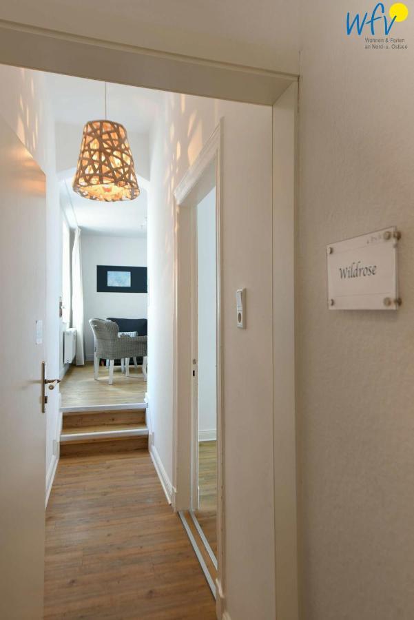 Haus Inselrose Ferienwohnung Wildrose Джуист Екстериор снимка